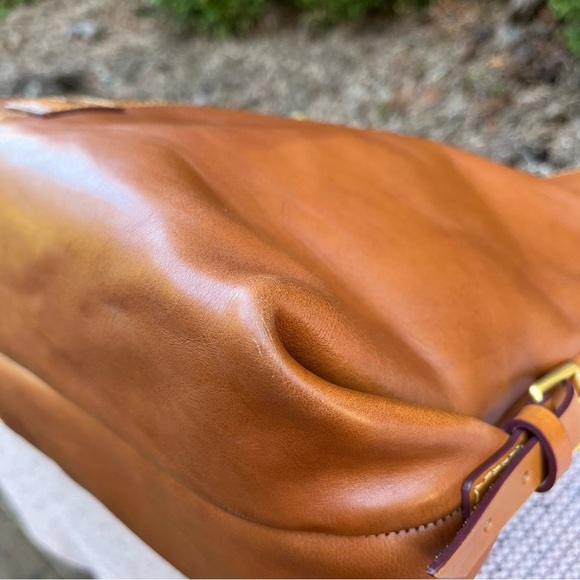 Dooney & Bourke Florentine Medium Leather Twist Sac Shoulder Bag in Natural - Picture 6 of 12